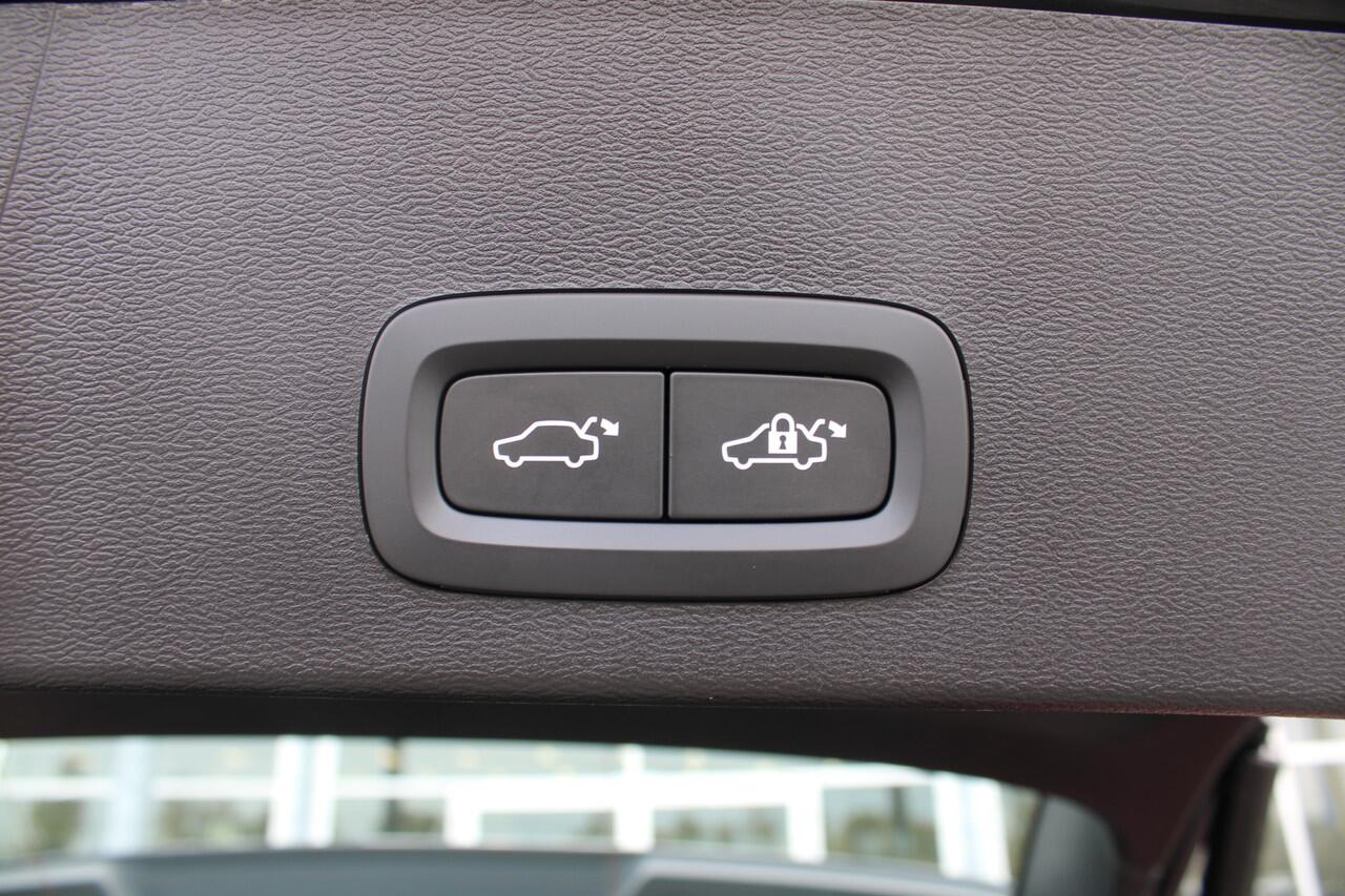 Volvo XC40 B3 Automaat Core | Camera | AppleCarplay | El. Voorstoelen | Parkeersensoren V+A | DAB