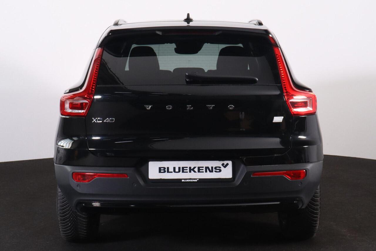 Volvo XC40 T5 Recharge Plus Dark - Panorama/schuifdak - IntelliSafe Assist - Harman/Kardon audio - Parkeercamera achter - Verwarmde voorstoelen & stuur - Parkeersensoren voor & achter - Elektr. bedienb. voorstoelen met geheugen links - Draadloze tel. lader - Extra g
