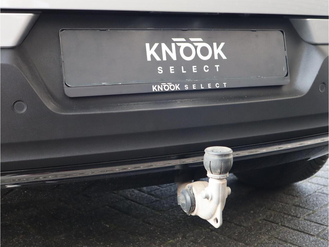 Volvo XC40 Recharge Twin Ultimate 78 kWh / Panoramadak / Stoelverwarming / Parkeersensoren voor+achter / Apple Carplay/Android Auto / 19 Inch / LED / Harman Kardon