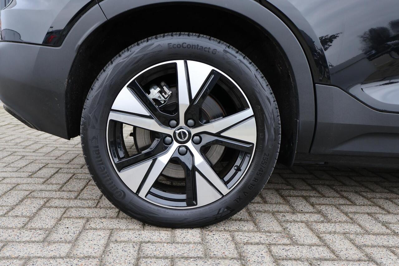 Volvo XC40 Recharge P8 AWD R-Design 1e Eigenaar | Volledig Onderh | BTW | NL-Auto | Trekhaak | Elek Stoel+memory | Elek Klep | Camera | Leder | 1 Kabel | Winterpack | Ad Cruise | Climate | Navi |