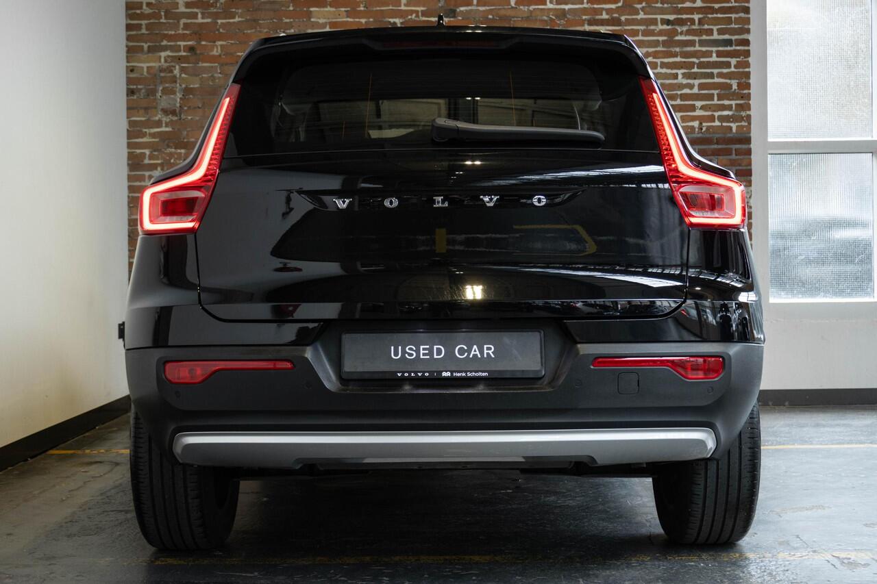 Volvo XC40 T3 Automaat Momentum | Semi Electrische wegklapbare trekhaak | 360° Parkeercamera | BLIS | Parkeersensoren voor + achter | Adaptive cruise control | Climate Control | Navigatie | Dealeronderhouden |