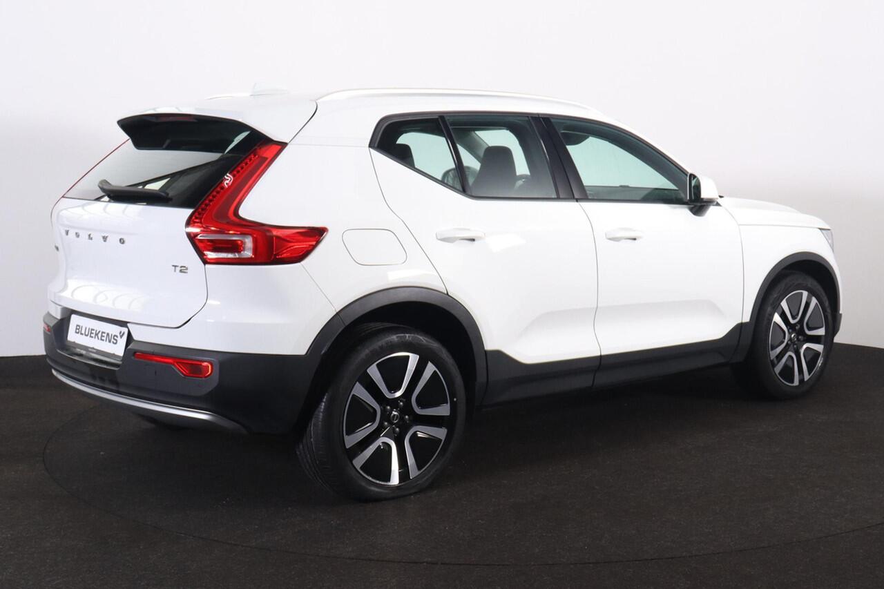 Volvo XC40 T2 Momentum - AUTOMAAT - Sensus Navigatie - LED-koplampen - Cruise Control - Climate control - Parkeersensoren achter - 19' LMV
