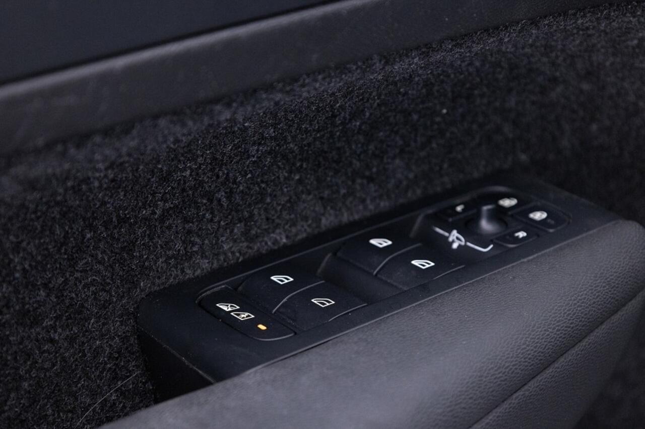 Volvo XC40 1.5 T4 Recharge Ultimate Dark | PANORAMADAK | harman/kardon | LEDER | PHEV