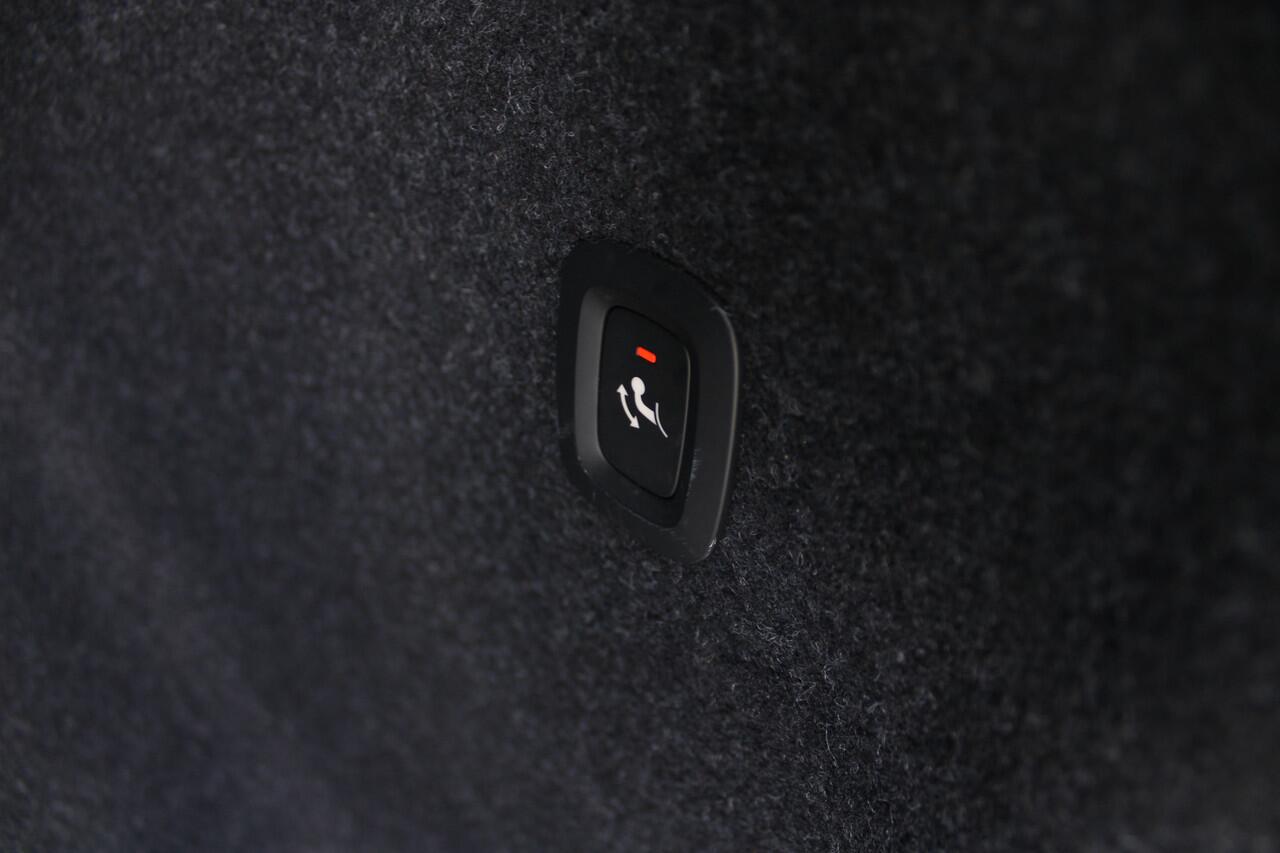 Volvo XC40 Recharge P8 AWD R-Design | Trekhaak | Parkeer camera | BLIS |