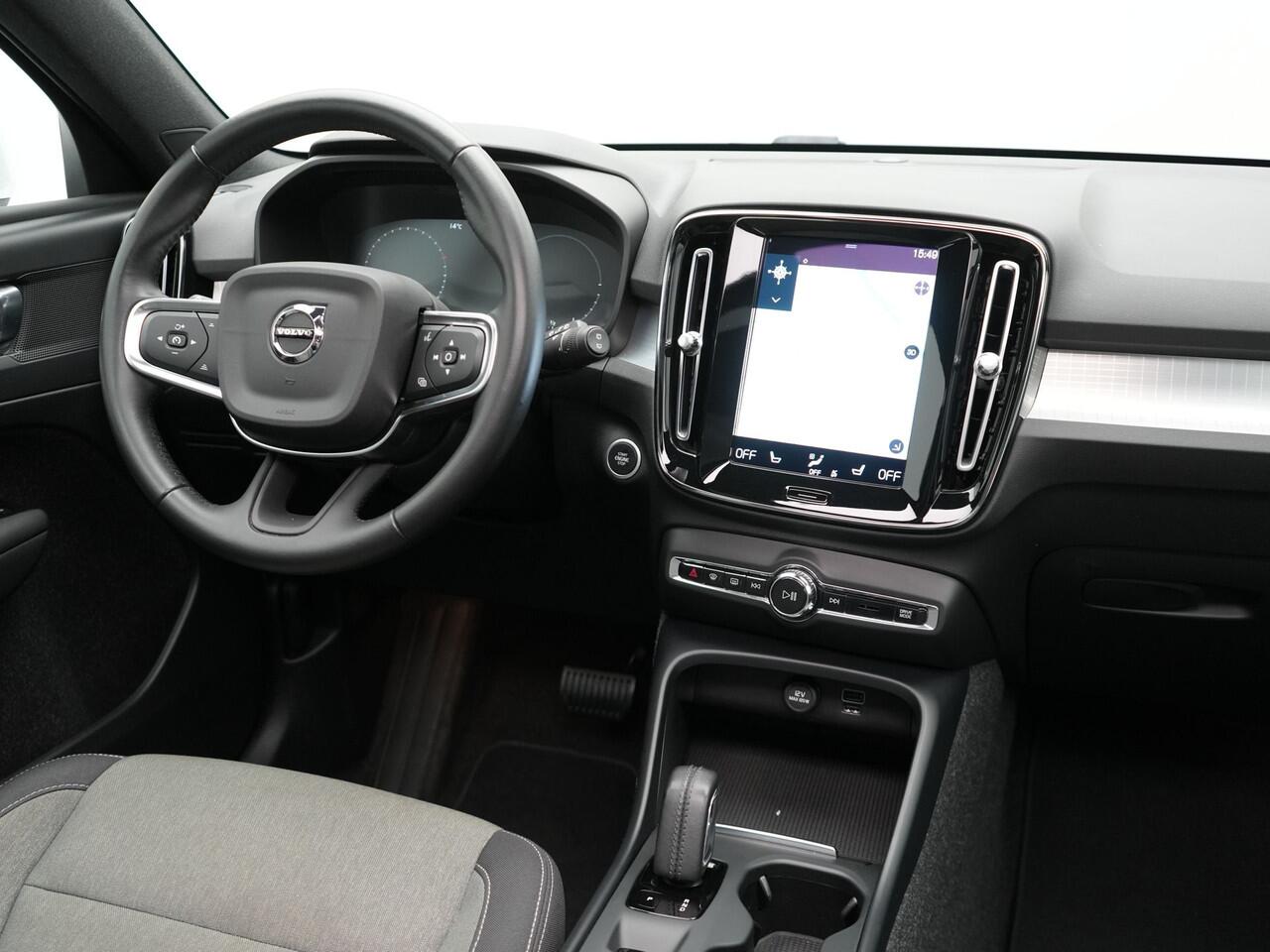 Volvo XC40 T4 Recharge Inscription Plug In Hybrid 211pk Dealer O.H PHEV | Panodak | Adaptive Cruise | Apple Carplay | Stoelen & Stuur Verwarmd | Camera | Navigatie | Keyless | Virtual | DAB |