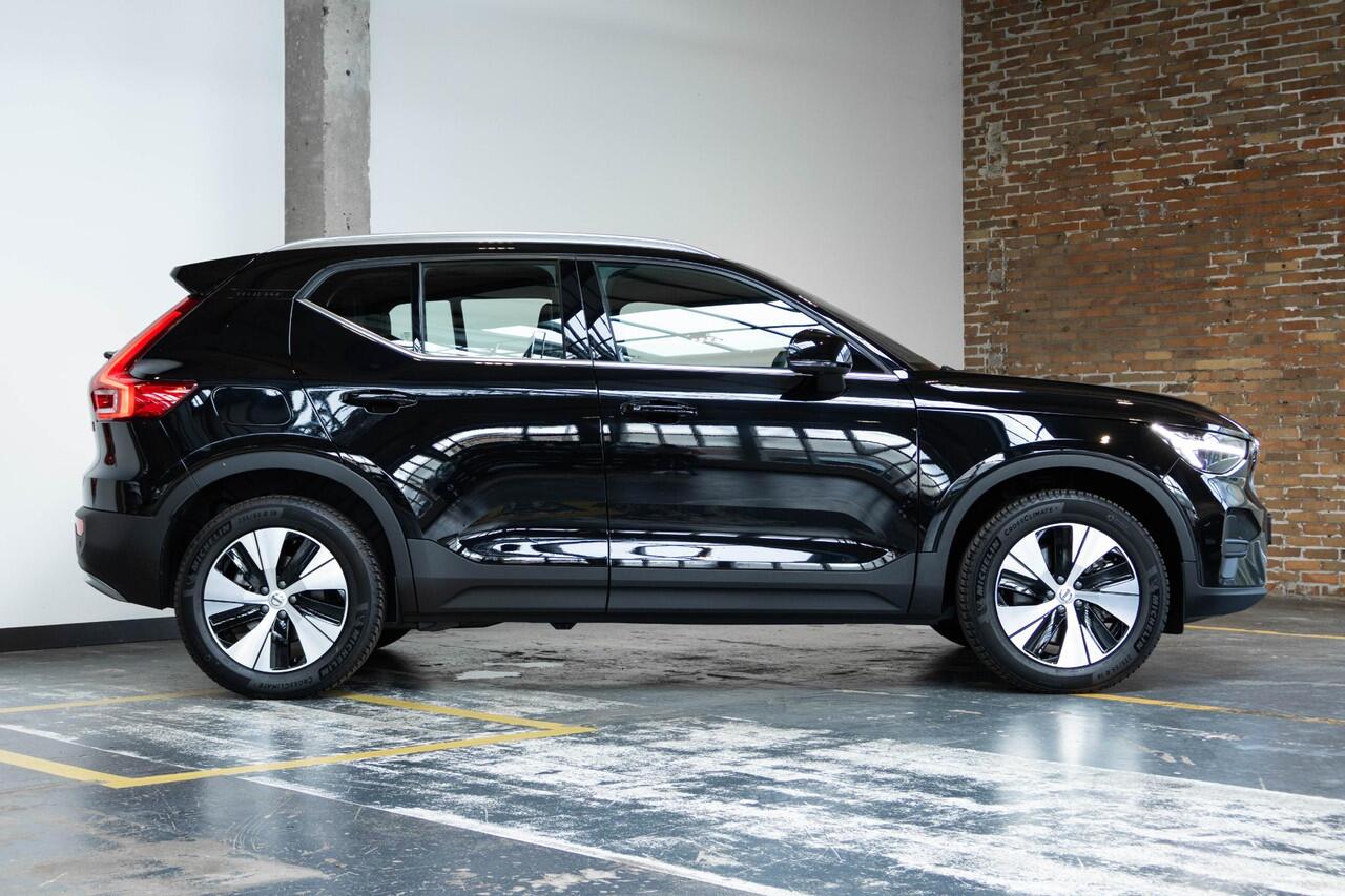 Volvo XC40 T4 Automaat Recharge Inscription | Semi Elektrische Wegklapbare trekhaak | Panoramadak | Harman Kardon Premium Audio | Stoel en Stuurwielverwarming | 360° Parkeercamera | | 4-Seizoenenbanden | Parkeersensoren voor + achter | Parkeerverwarming | Adaptive C