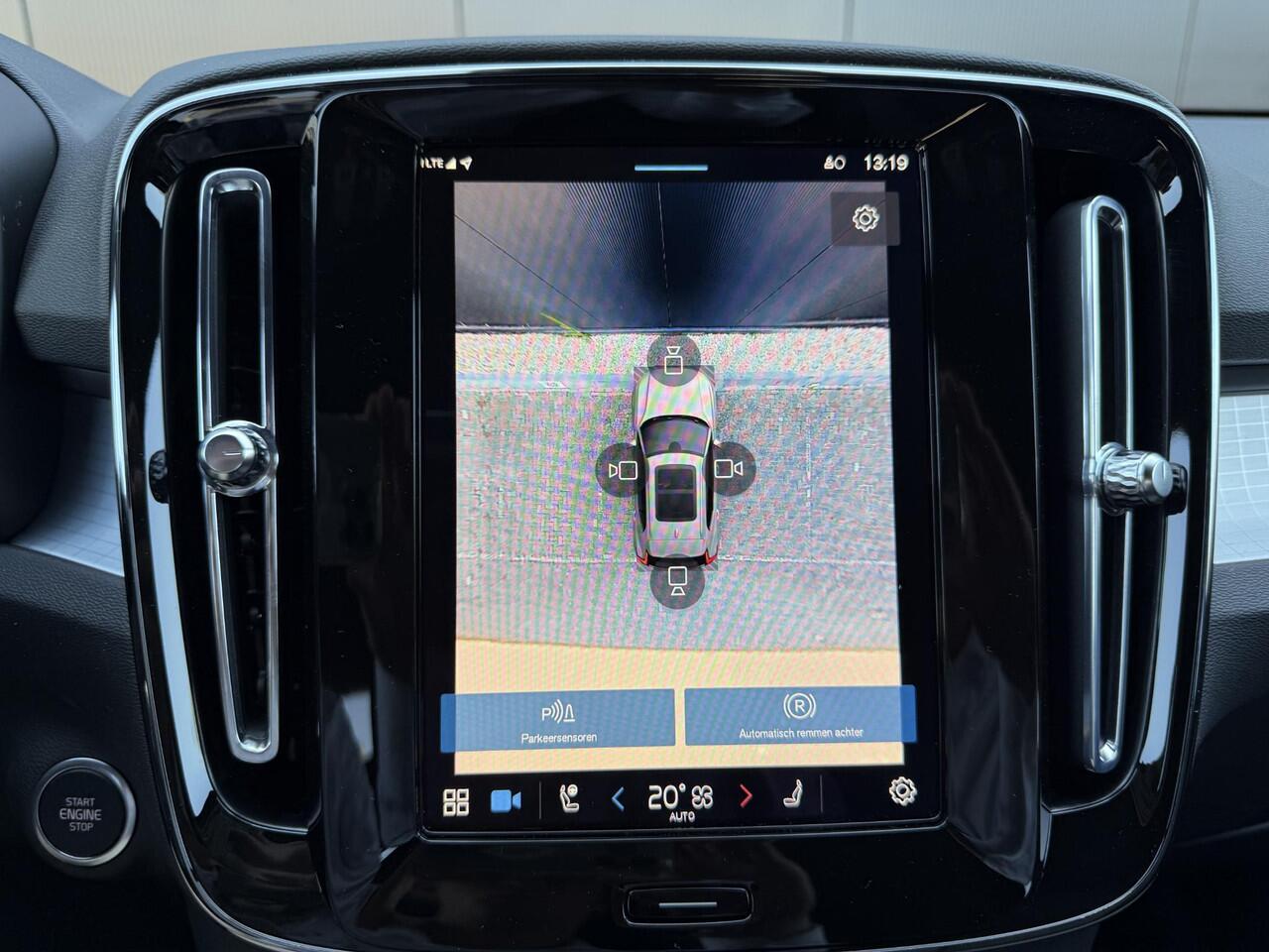 Volvo XC40 2.0 B4 Plus Dark , Automaat, Stoel+Stuur Verwarming, 360 Camera, Elek. Verstelbare stoel met geheugen, Harman/Kardon, Adaptive Cruise, Extra Getint Glas, Google, Carplay, DAB, Keyless, Verwarmde Voorruit,