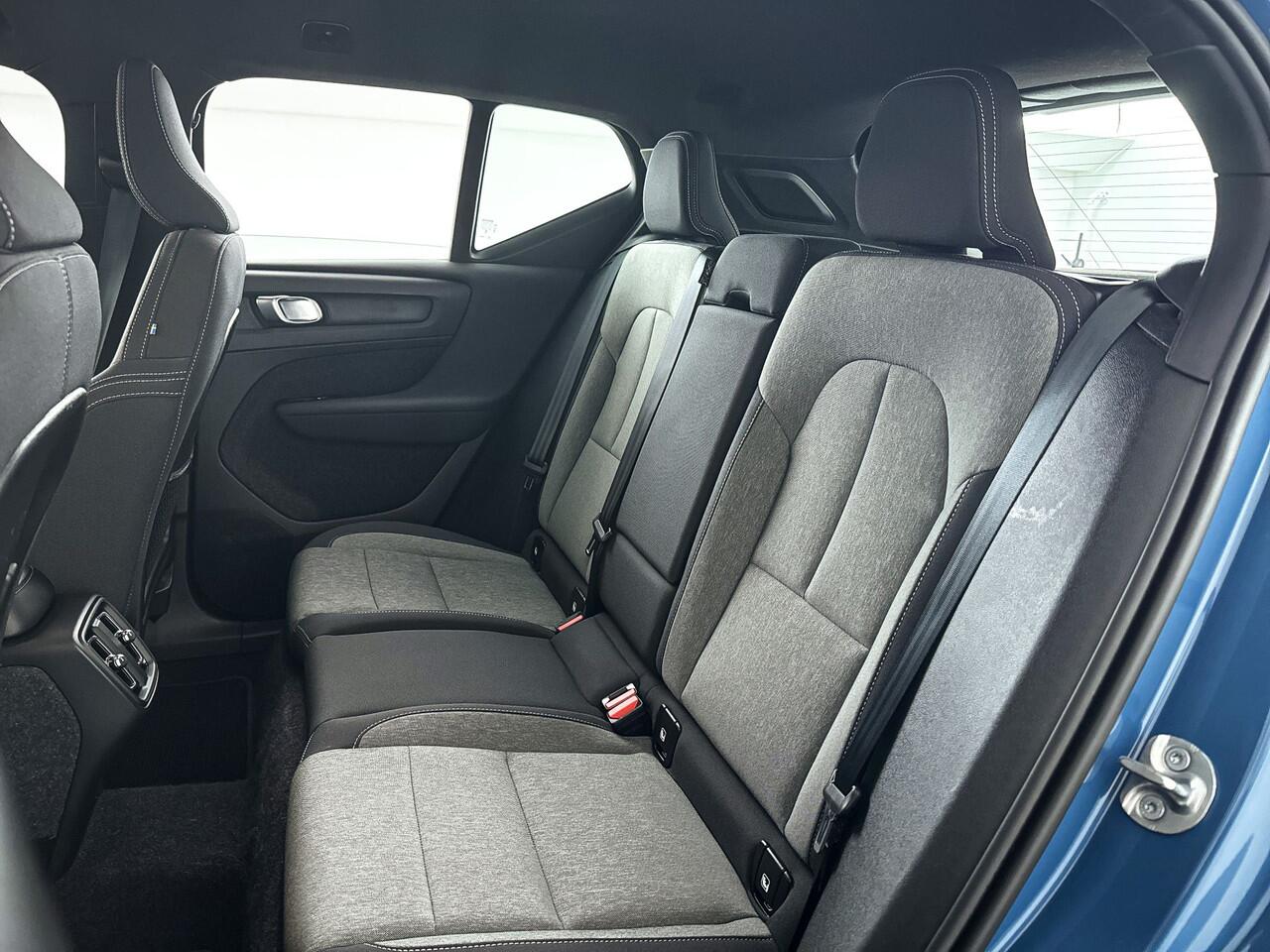 Volvo XC40 B4 Aut. Plus Dark | Harman Kardon | Stoel- en Stuuverwarming | Parkeercamera | Trekhaak