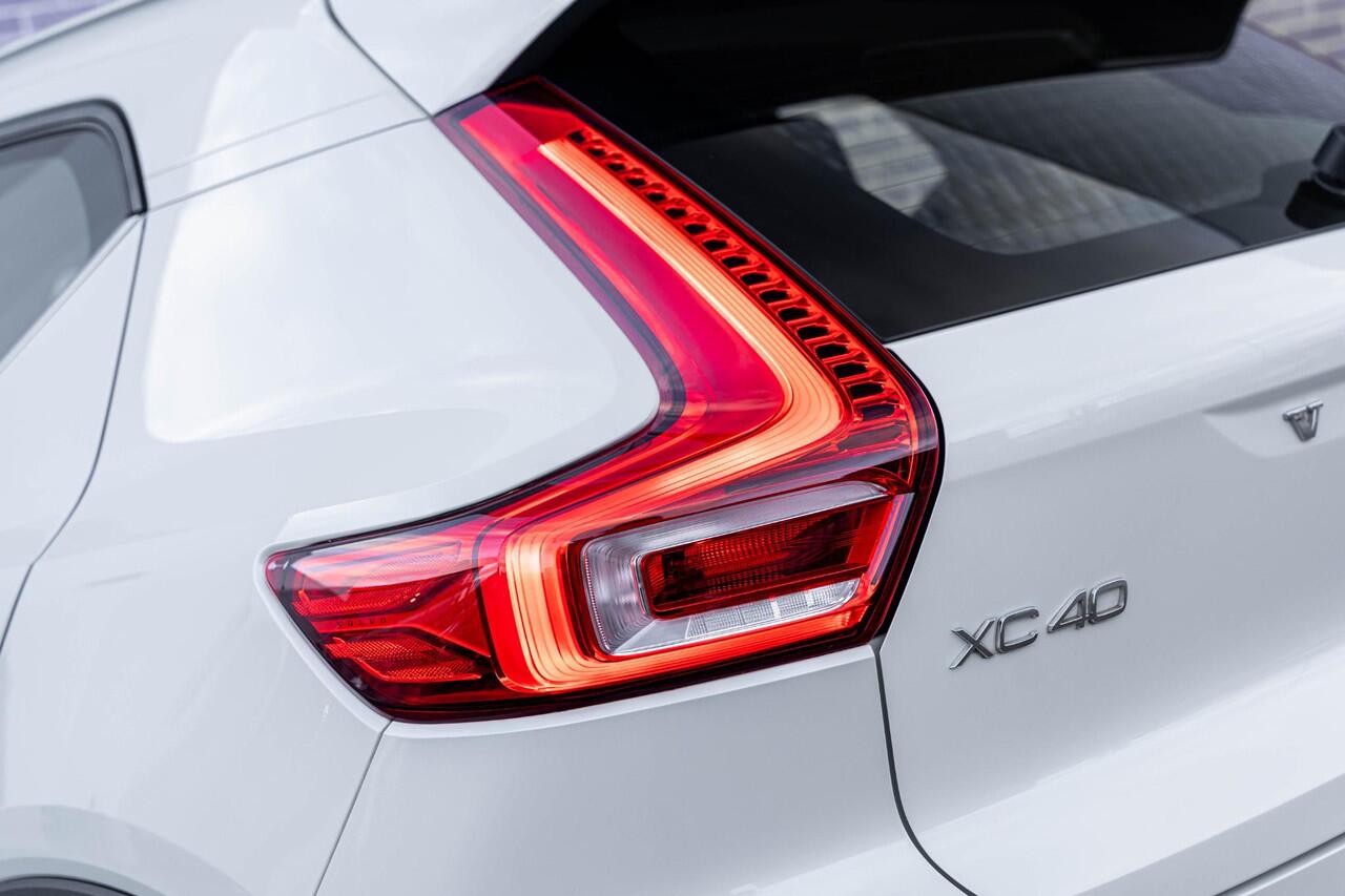 Volvo XC40 T2 Inscription | Stoel- / Stuurverwarming | Adaptive Cruise Control | Dodehoekdetectie | Keyless Entry | Climate | Volvo On Call |