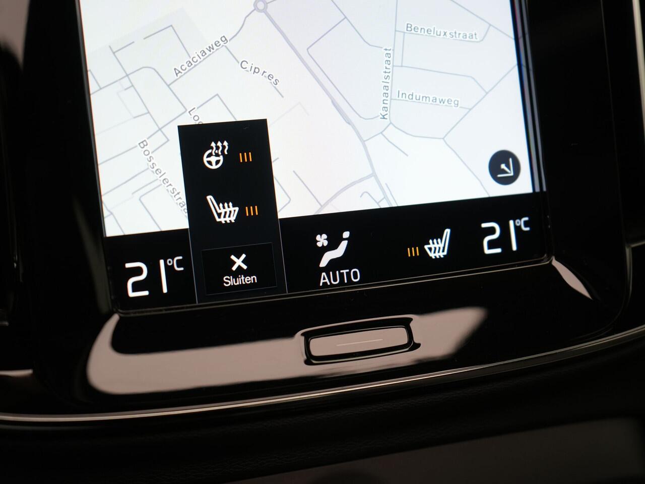 Volvo XC40 T4 Recharge Inscription Plug In Hybrid 211pk Dealer O.H PHEV | Panodak | Adaptive Cruise | Apple Carplay | Stoelen & Stuur Verwarmd | Camera | Navigatie | Keyless | Virtual | DAB |