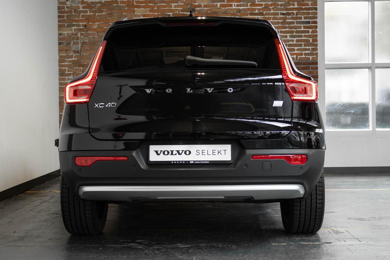 Volvo XC40 1.5 T4 Recharge Inscription | Panoramadak | Harman Kardon Premium Audio | Electrische wegklapbare trekhaak | lederen bekleding | Stoelverwarming | 20 INCH | BLIS | Adaptive Cruise Control | Electrische bedienbare voorstoelen