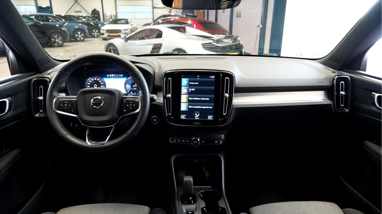 Volvo XC40 1.5 T5 Plug-in Hybrid 193kW/262pk DCT7 FACELIFT! Plus Bright CLIMA + CRUISE + FULL LED HIGH BEAM + NAVI SENSUS + LANE ASSIST + SPORTSTOELEN + KEYLESS ENTRY&GO + CAMERA + MISTLAMPEN VOOR + PARKSENSOREN + 18" LM-VELGEN!!