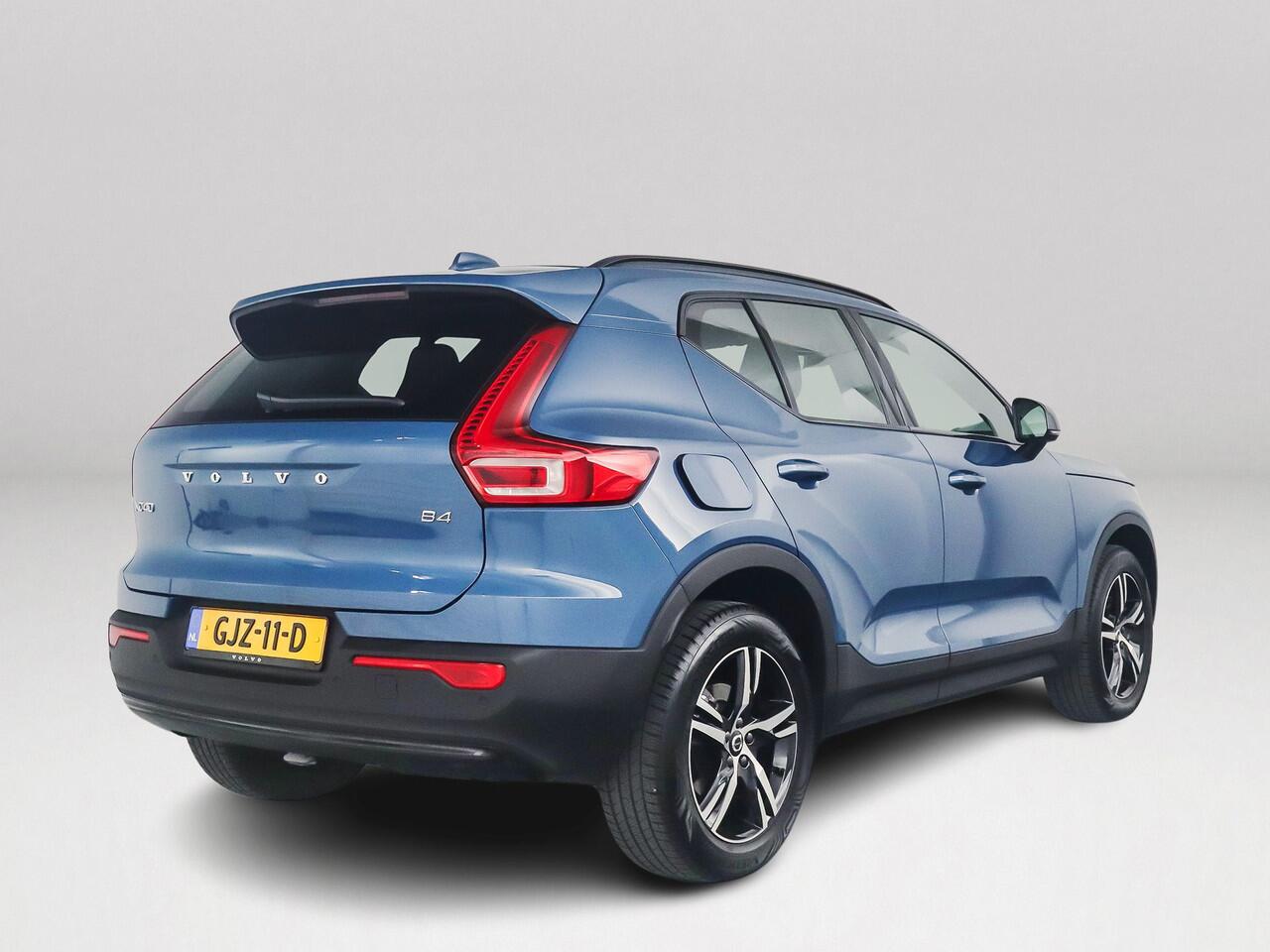 Volvo XC40 B4 Aut. Plus Dark | Harman Kardon | Stoel- en Stuuverwarming | Parkeercamera | Trekhaak
