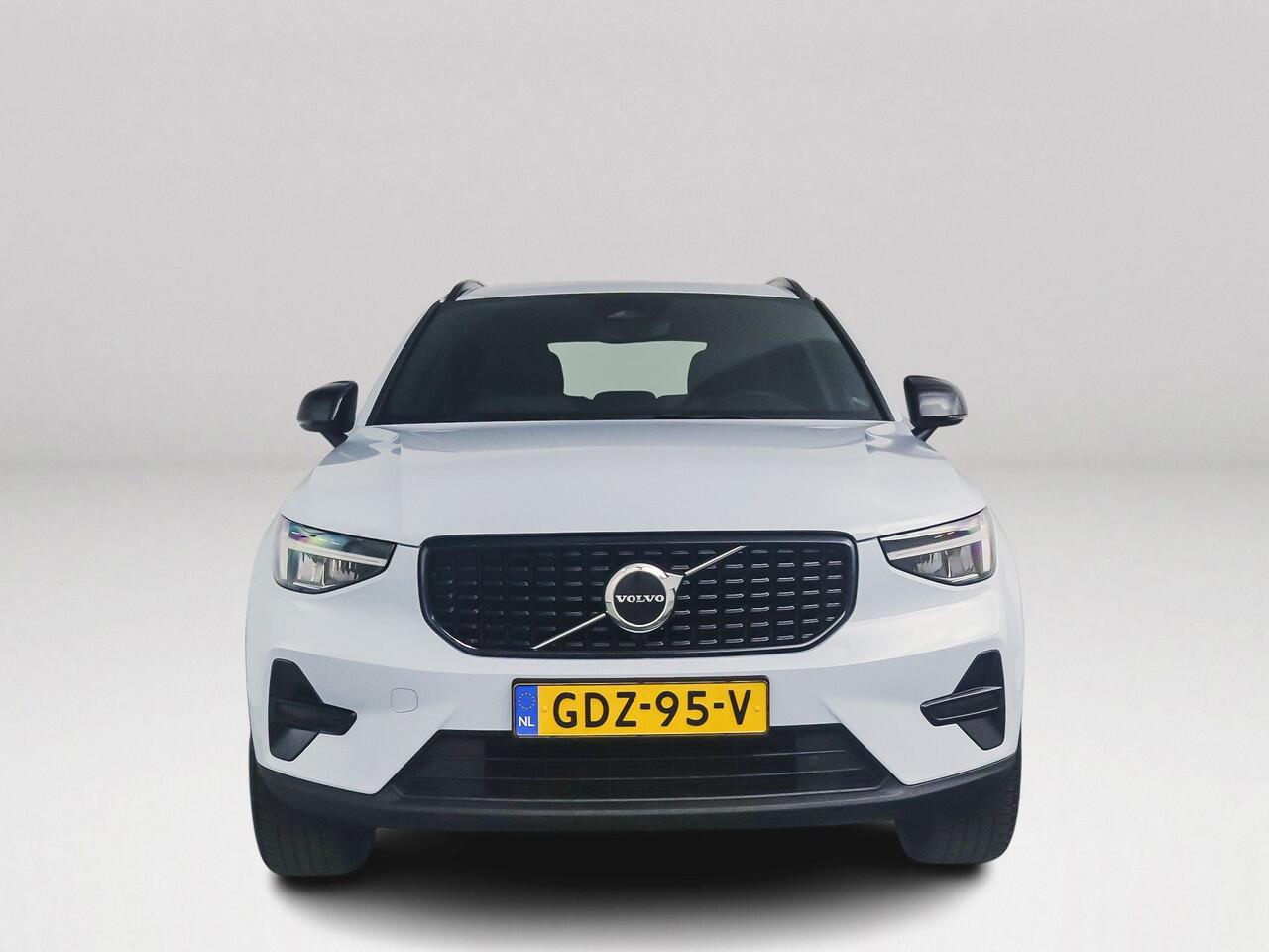 Volvo XC40 B4 Aut. Plus Dark | Stoel- en Stuurverwarming | Harman Kardon | Parkeercamera | Trekhaak