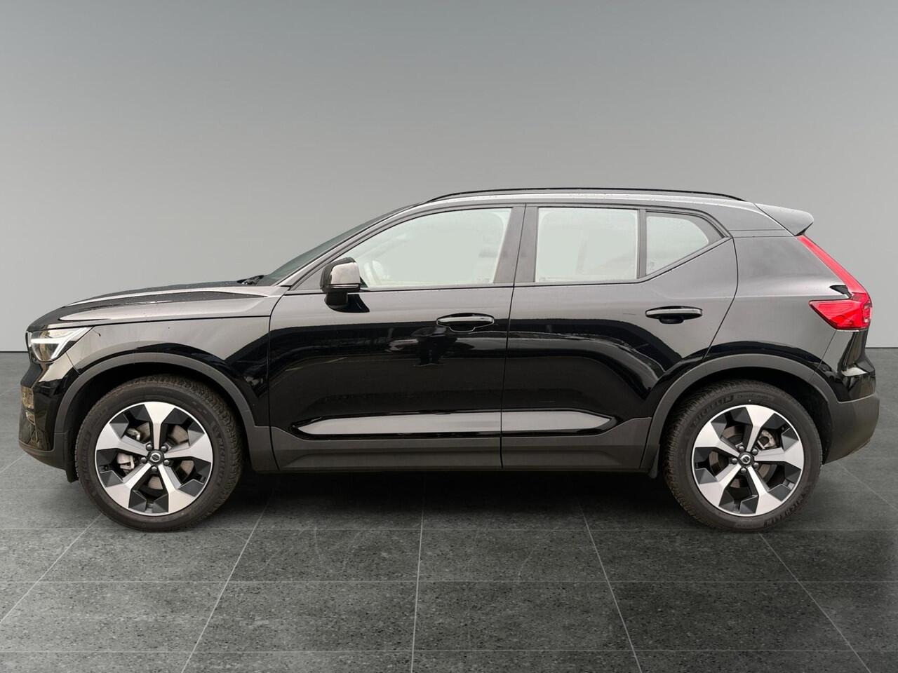 Volvo XC40 2.0 B4 Plus Dark | Keyless Entry | Stoelverwarming | Elektrische kofferklep | Adaptieve Cruise Control |
