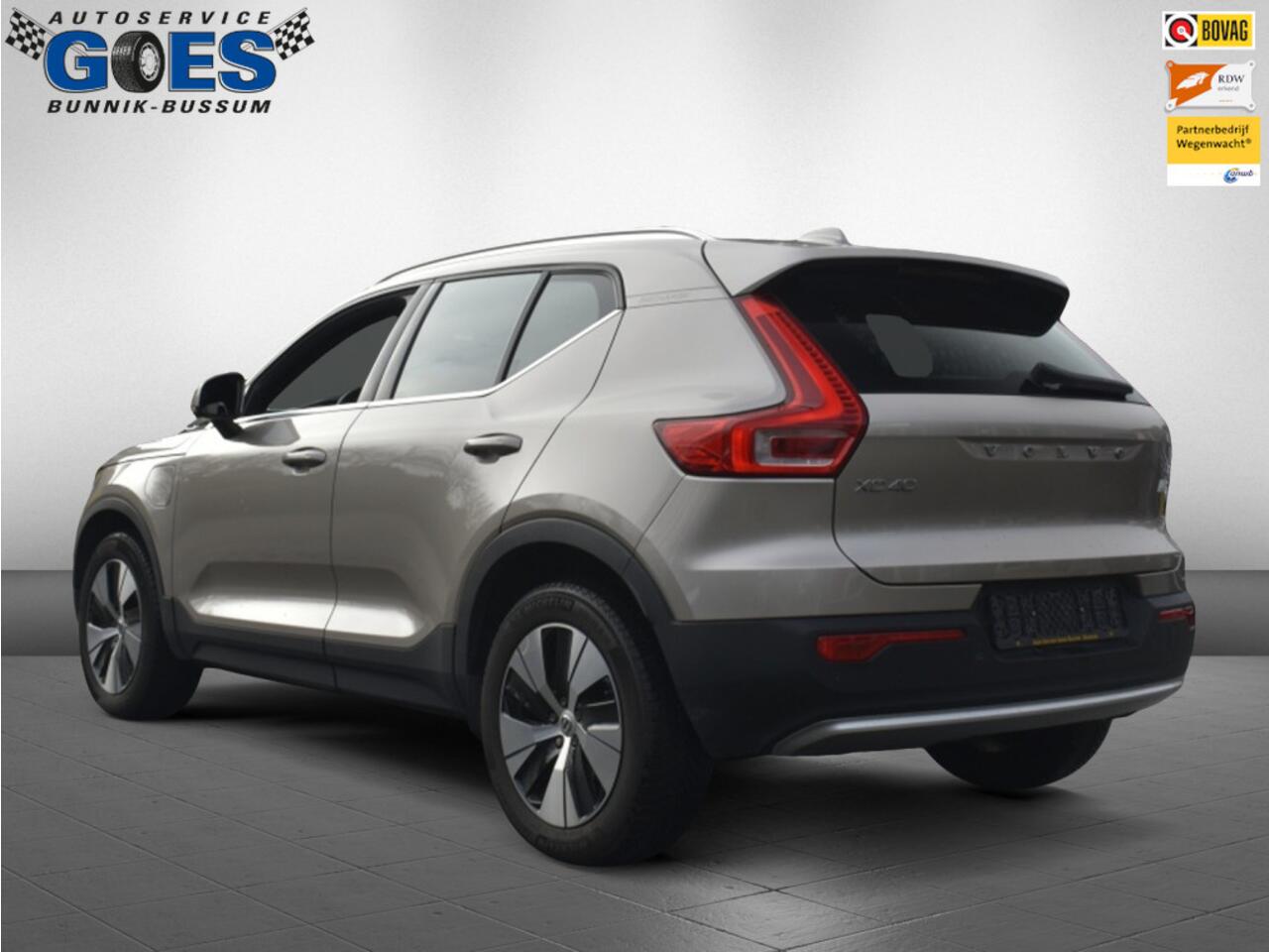 Volvo XC40 Core Recharge Plug-In Hybrid 2WD