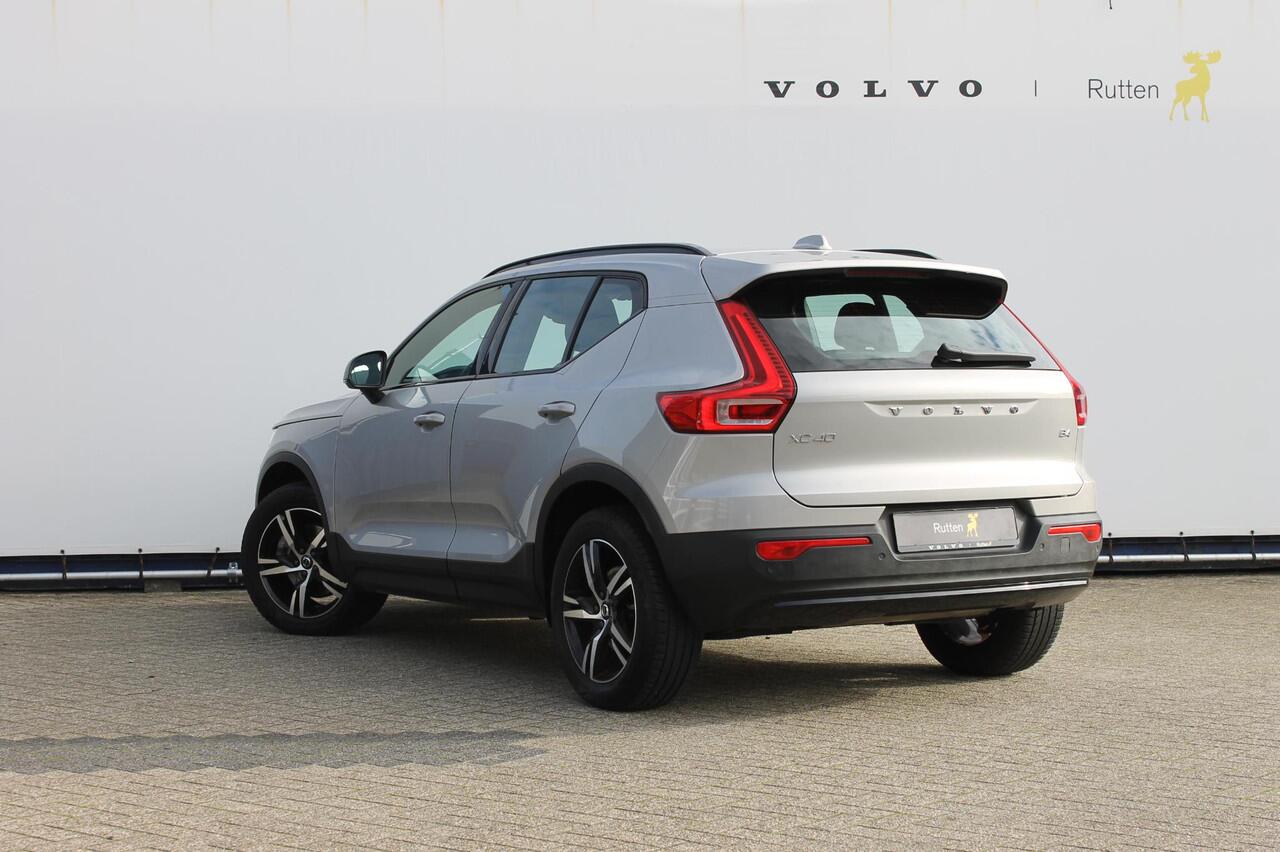 Volvo XC40 2.0 B4 Plus Dark Google Infotainment / Semi elektrisch wegklapbare trekhaak / Verwarmbare voorruit / Harman Kardon Audio installatie / Elektrisch bedienbare voorstoelen