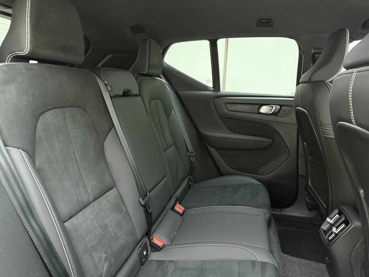 Volvo XC40 Extended Range Plus / Nubuck / Trekhaak / All-Season banden / Getint Glas