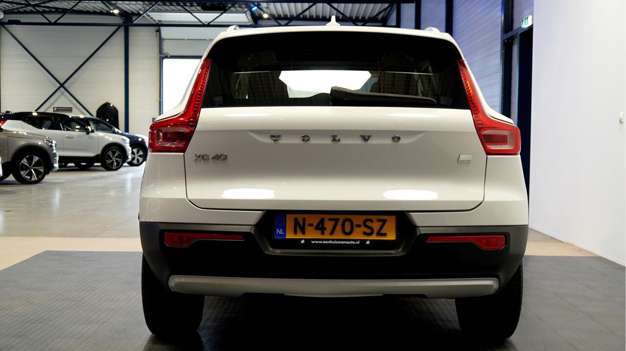 Volvo XC40 1.5 T4 Recharge 155kW/211pk DCT7 Inscription Exp. PANORAMADAK + ADAPT.CRUISE + PILOT ASSIST + EL.TREKHAAK + CAMERA + APPLE CARPLAY/ANDROIS AUTO + NAVI SENSUS + KEYLESS ENTRY&GO + HIGH PERF. LED + DRIVE MODES + PARKSENSOREN V&A + 18" LM-VELGEN!!