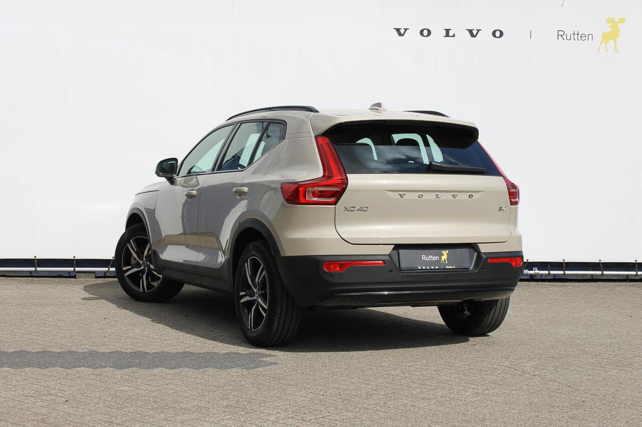 Volvo XC40 B4 211PK automaat Plus Dark Adaptieve Cruise Control / Blis / Google infotainment / Semi elektrisch wegklapbare trekhaak / Verwarmbare voorruit