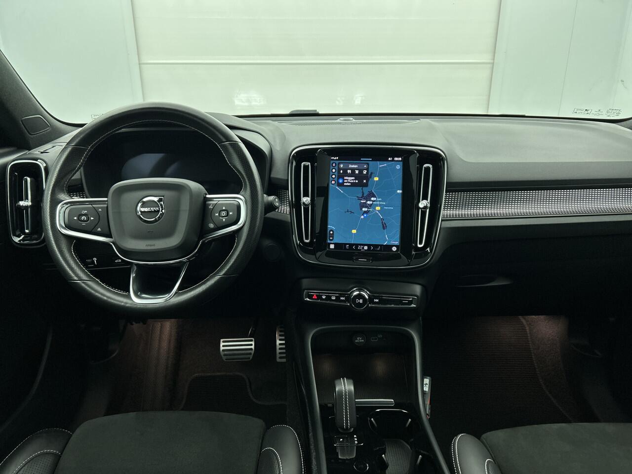 Volvo XC40 Recharge P8 AWD R-Design Navigatie | Camera | Pano-dak | Trekhaak wegklapbaar