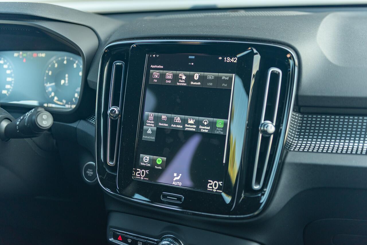 Volvo XC40 T3 Aut. R-Design ACC Trekhaak Parkeercamera 163pk