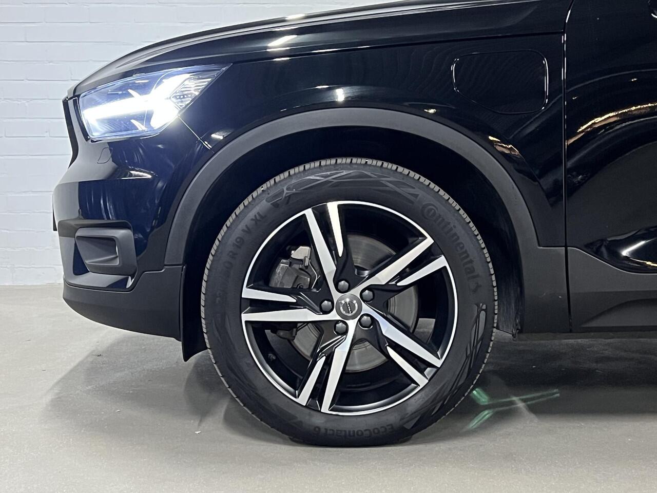 Volvo XC40 T5 Plug-in hybrid R-design Trekhaak | Adaptive Cruise | Open dak | Stoel-/stuurverwarming | Achteruitrij camera | Carplay