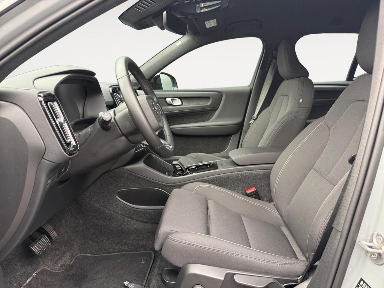 Volvo XC40 Single Motor Extended Range Plus 82 kWh | Trekhaak | Stoelverwarming | Adaptieve Cruise Control |