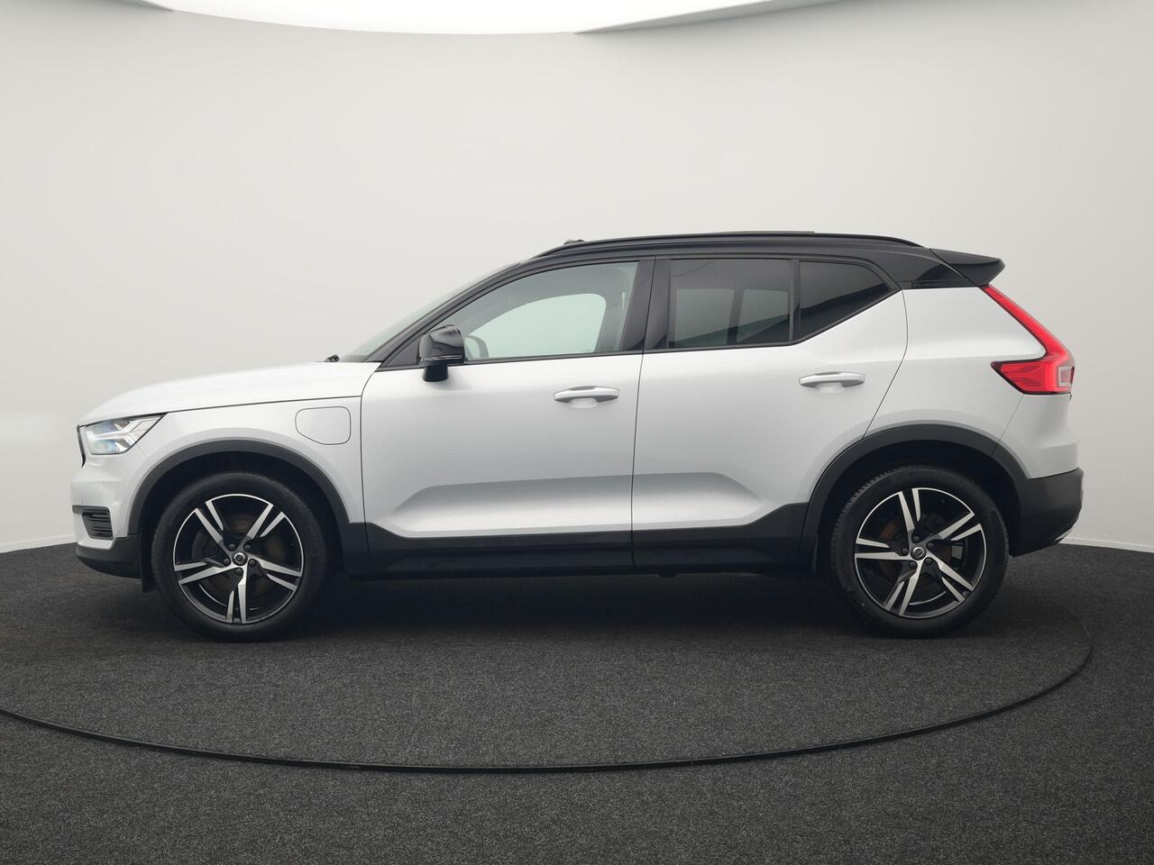 Volvo XC40 T5 Twin Engine R-Design Plug In Hybrid 262pk Dealer O.H. PHEV | Panodak | Camera | Harman & Kardon | Apple Carplay | Cruise Control | Navigatie | 19"L.M | Virtual |