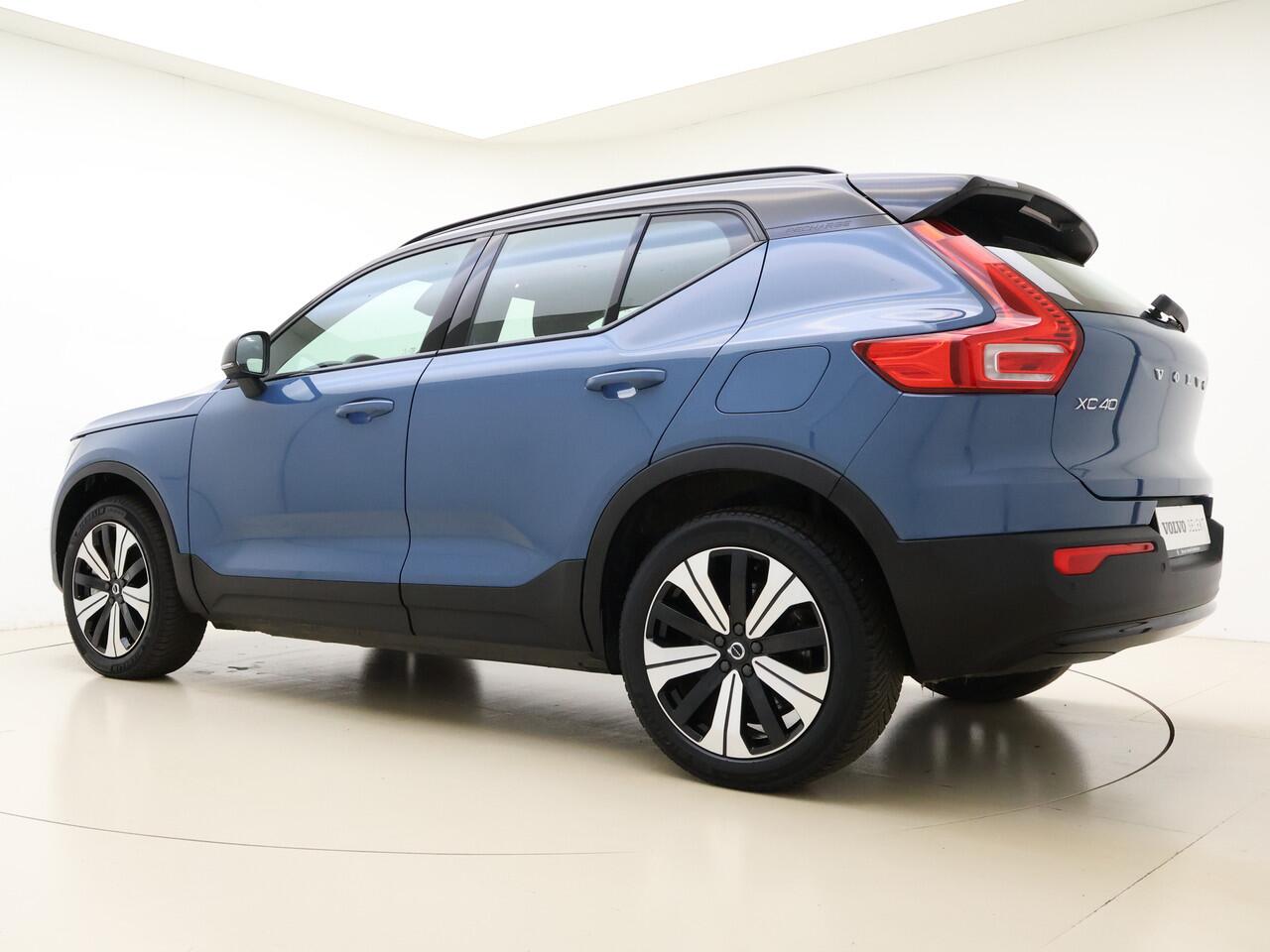 Volvo XC40 Recharge Core / El. Trekhaak / Metallic Lak / Zitting Verlenging / 19'' + All Season banden / PDC + Camera / Lane Keeping Aid /