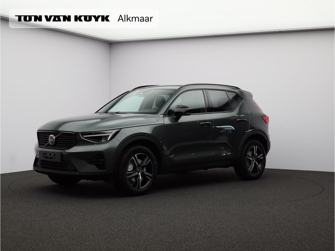 Volvo XC40 2.0 B4 Plus Dark / Panoramadak / Nubuck Bekleding / Harman Kardon / Stoel+Stuurverwarming / Getint Glas / Adaptive Cruise / BLIS /