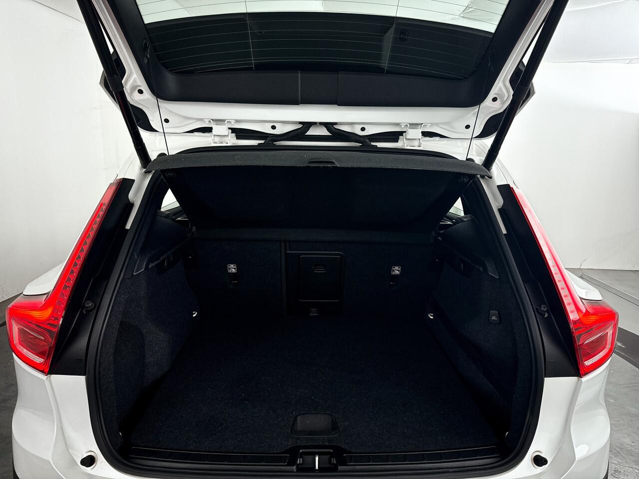 Volvo XC40 T2 Business Pro | Navigatie | Parkeercamera | Airco