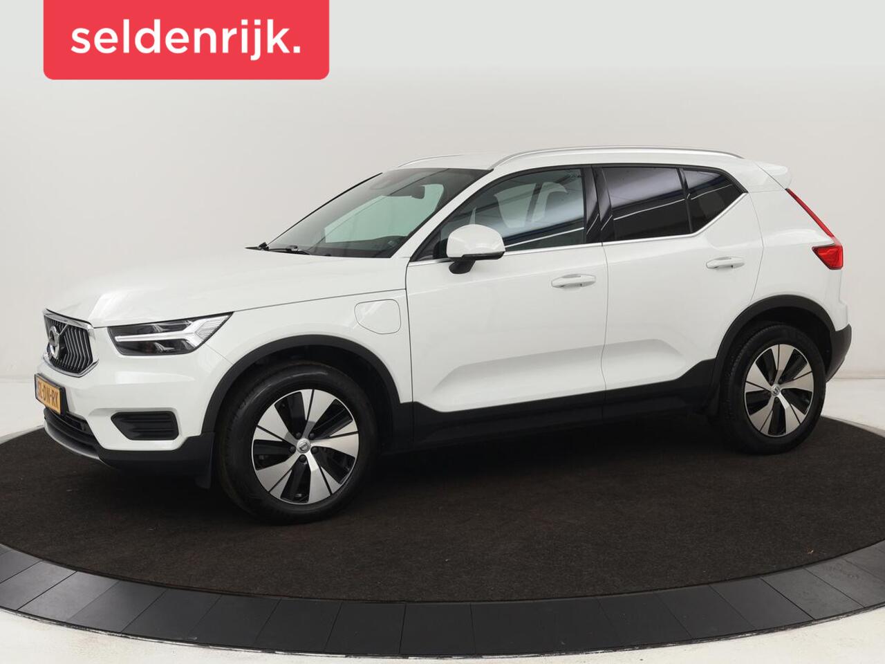 Volvo XC40 1.5 T4 Recharge Inscription | Stoel & stuurverwarming | Full LED | Carplay | Navigatie | DAB | Cruise control | Climate control | PHEV | Plug In