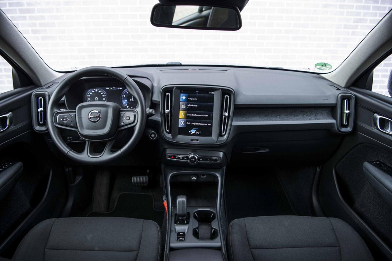 Volvo XC40 1.5 T2 Momentum Core | Cruise Control | Navigatie | Apple CarPlay & Android Auto | Parkeersensoren Achter | DAB Radio |