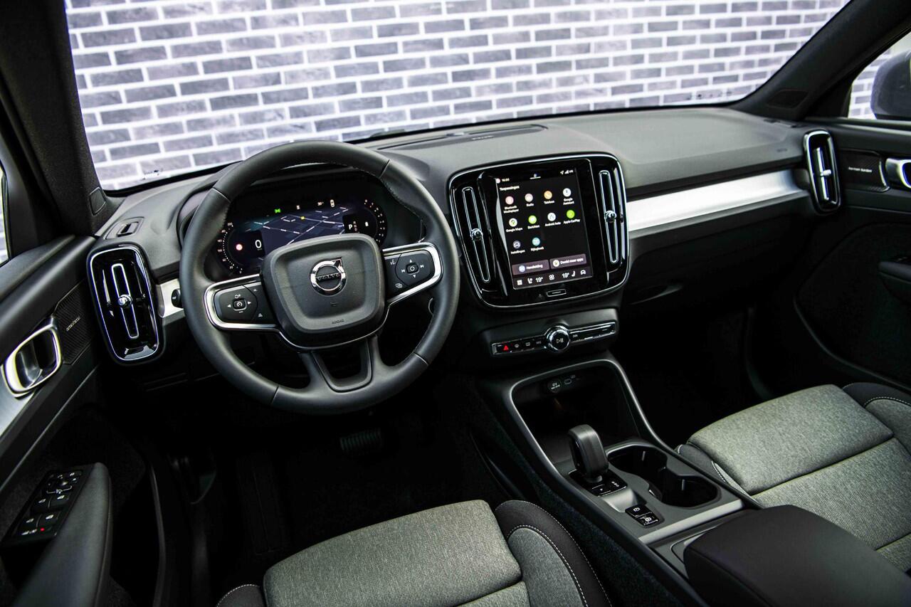 Volvo XC40 2.0 B3 Business Edition | Stoel en Stuurverwarming | Harman Kardon | Adaptieve Cruise Control | BLIS | Donker Glas |