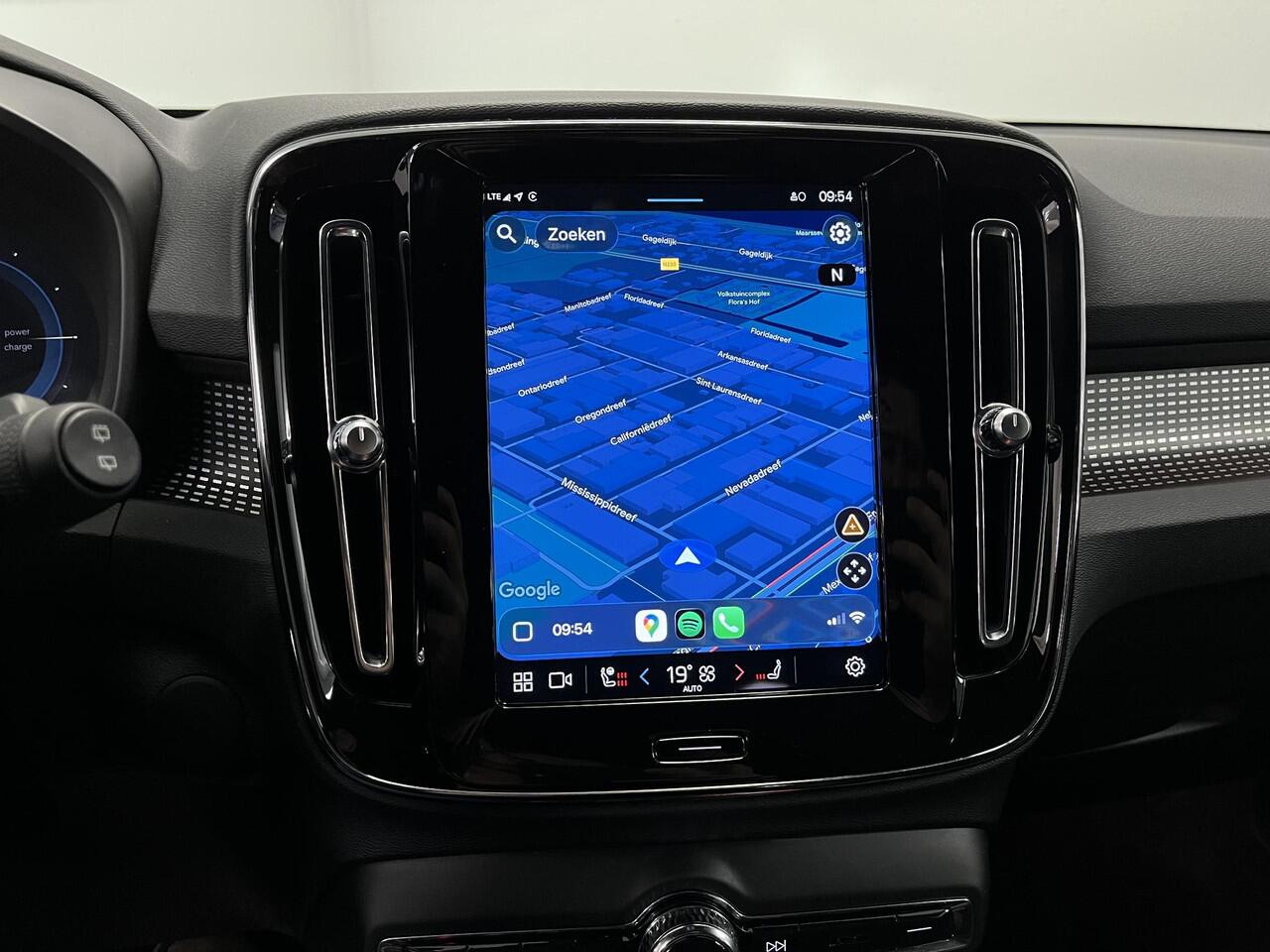 Volvo XC40 Recharge P8 AWD R-Design | 93% SOH | CAMERA | STOELVERWARMING | 1e-EIG. |