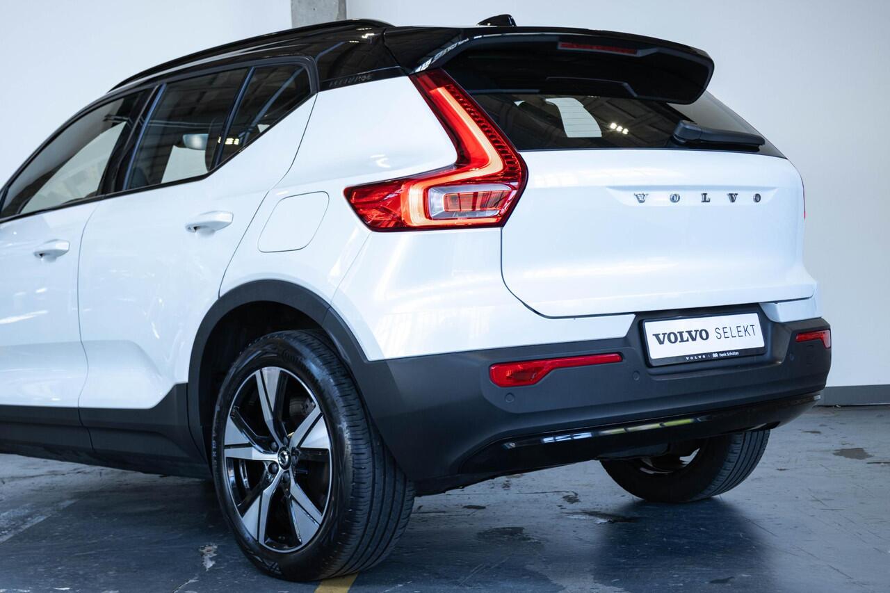 Volvo XC40 Recharge P8 AWD R-Design | Dealeronderhouden | Panoramadak | Stoelverwarming | Parkeersensoren achter | Parkeercamera | Adaptive cruise control | Warmtepomp | Adaptive cruise control | BLIS |