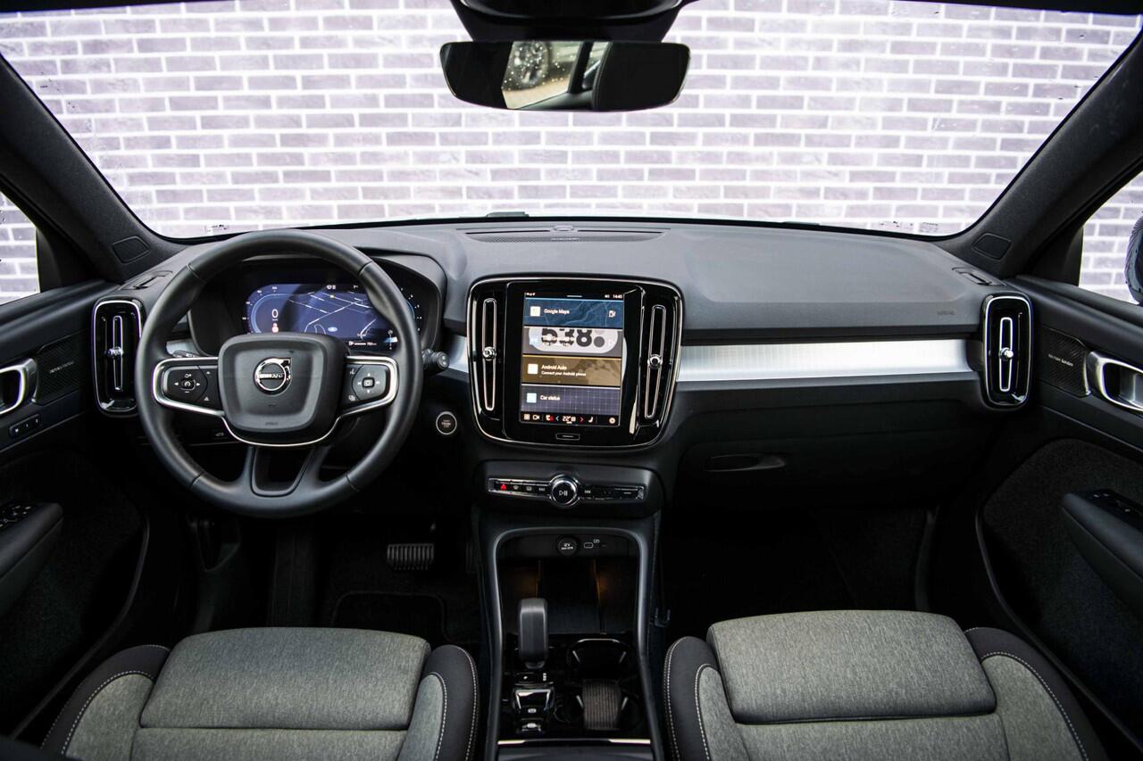 Volvo XC40 2.0 B4 Plus Dark | Trekhaak | Adaptive Cruise Control | Dode hoek detectie BLIS | Harman/Kardon audio | Elektrische stoelverstelling | Stoel- en stuurverwarming | Verwarmde Voorruit |