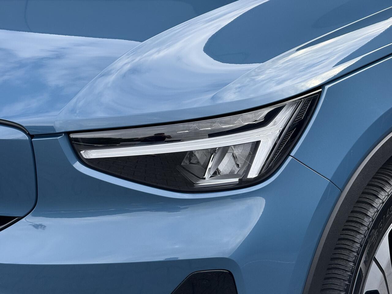 Volvo XC40 Recharge Core 70 kWh Navi / Camera / Clima / All season banden