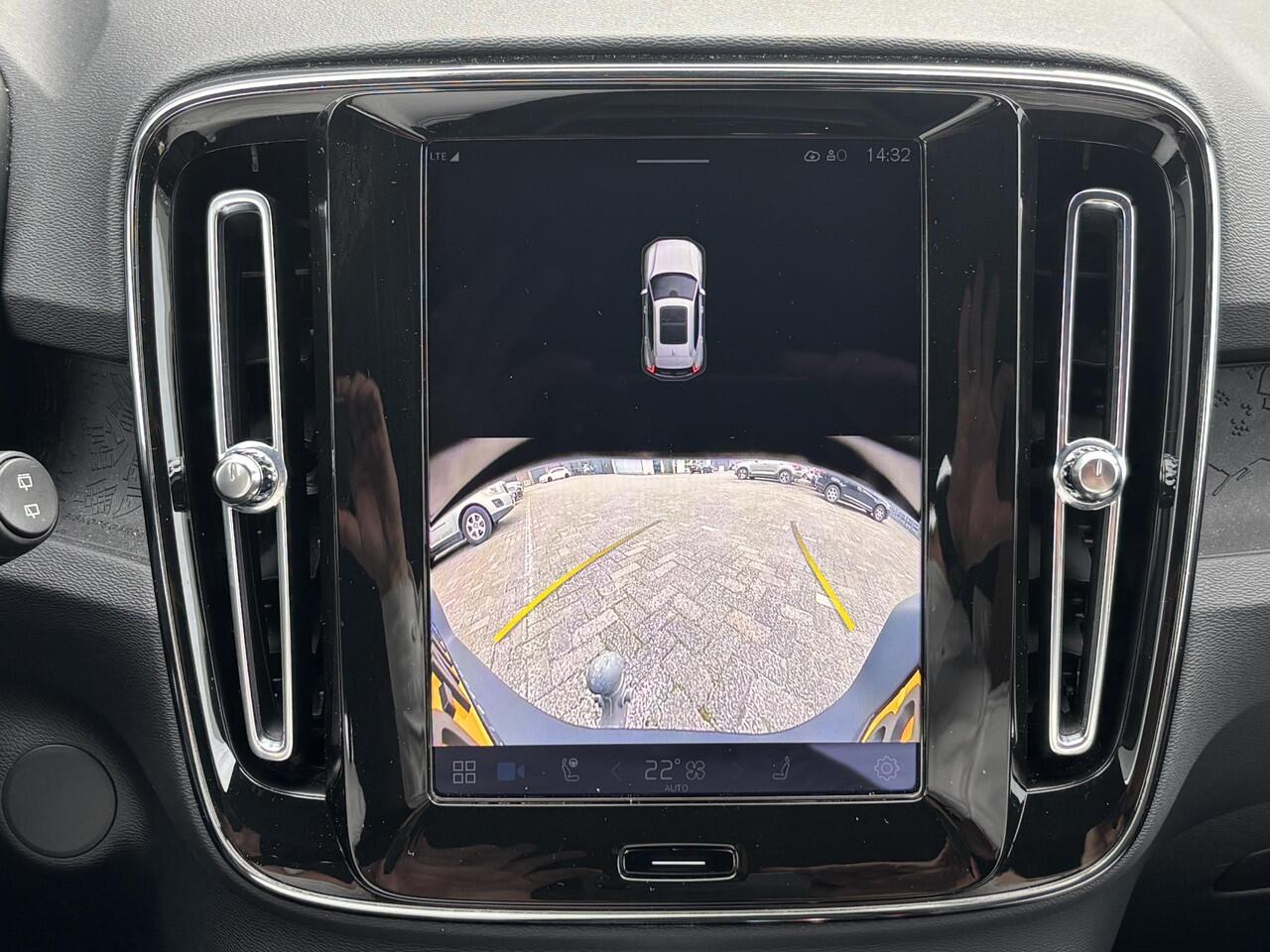 Volvo XC40 Single Motor Extended Range Plus 82 kWh Adapt. cruise Control / BLIS / Park assist camera achter / Trekhaak / Keyless drive / All season