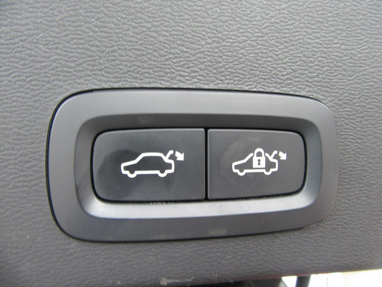 Volvo XC40 1.5 T5 Recharge Inscription | Leder | Trekhaak 1800kg | | LED | Camera | (occasion)