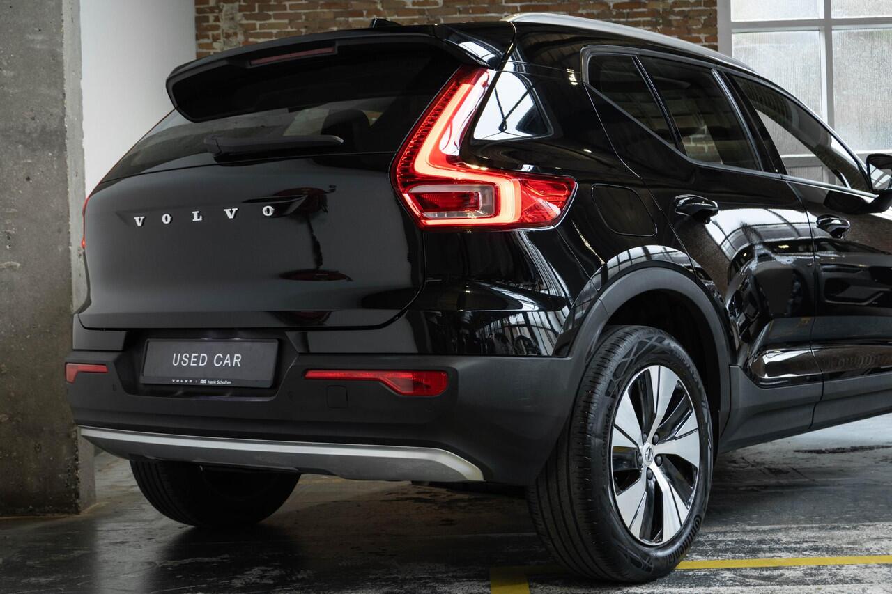 Volvo XC40 T3 Automaat Momentum | Semi Electrische wegklapbare trekhaak | 360° Parkeercamera | BLIS | Parkeersensoren voor + achter | Adaptive cruise control | Climate Control | Navigatie | Dealeronderhouden |