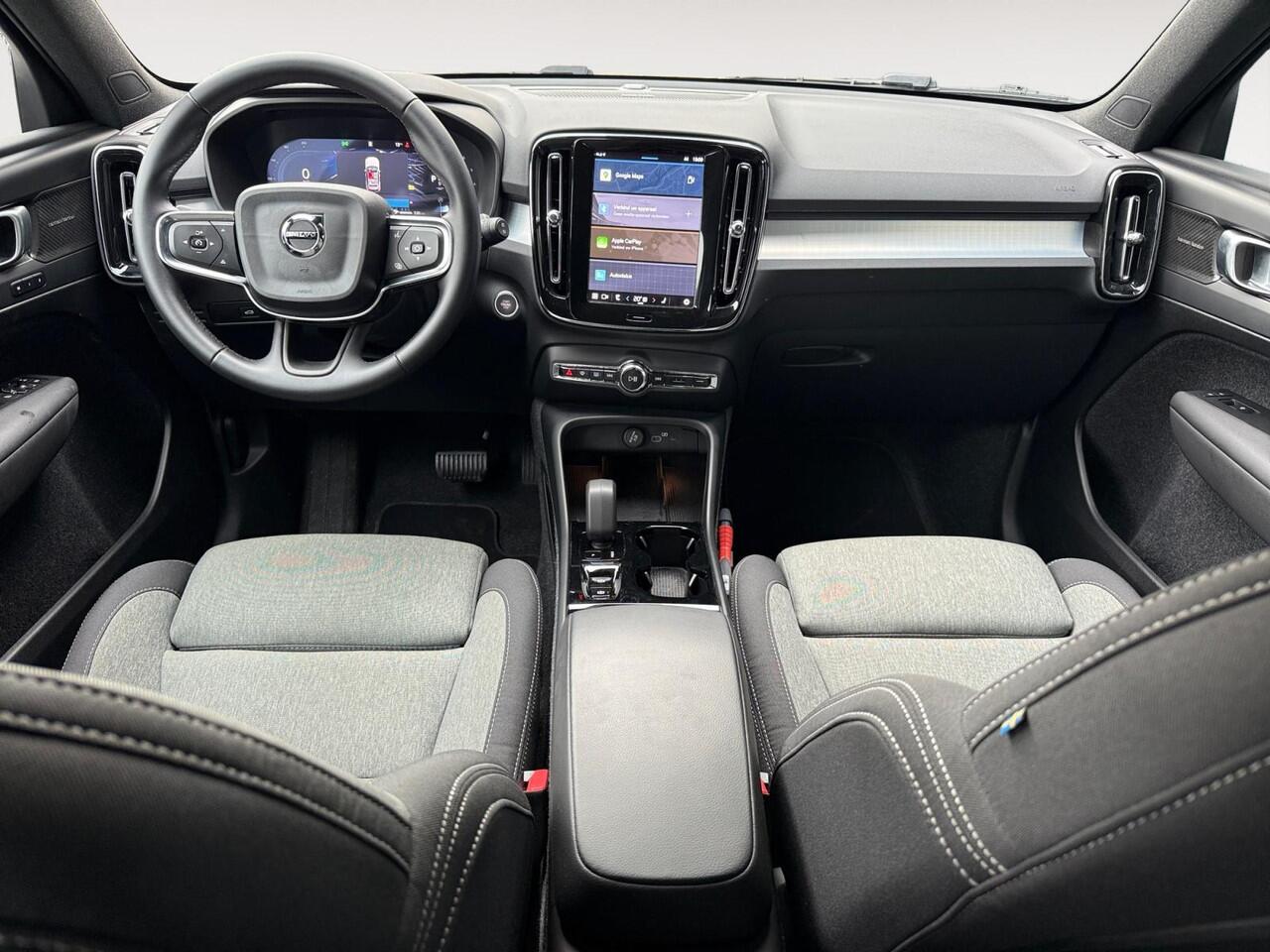 Volvo XC40 2.0 B4 Plus Dark | Keyless Entry | Stoelverwarming | Elektrische kofferklep | Adaptieve Cruise Control |