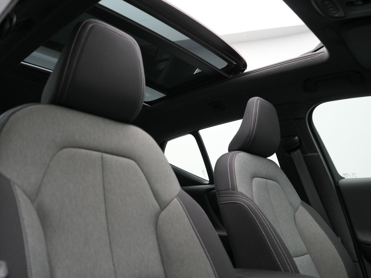 Volvo XC40 T4 Recharge Inscription Plug In Hybrid 211pk Dealer O.H PHEV | Panodak | Adaptive Cruise | Apple Carplay | Stoelen & Stuur Verwarmd | Camera | Navigatie | Keyless | Virtual | DAB |