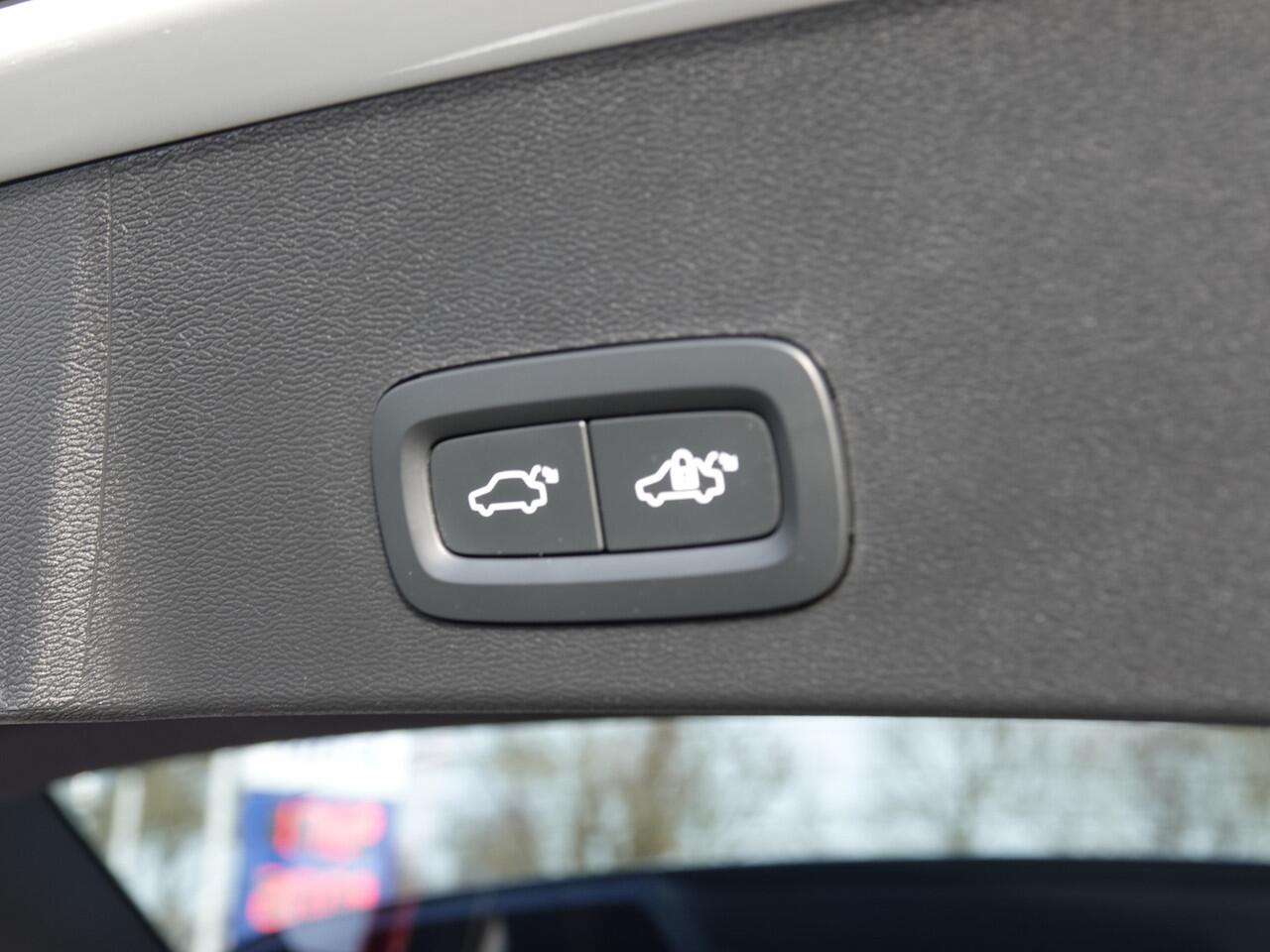 Volvo XC40 1.5 T2 R-Design PANO | TREKH. | H-LEER | PILOT + ACC | BLIS + CTA