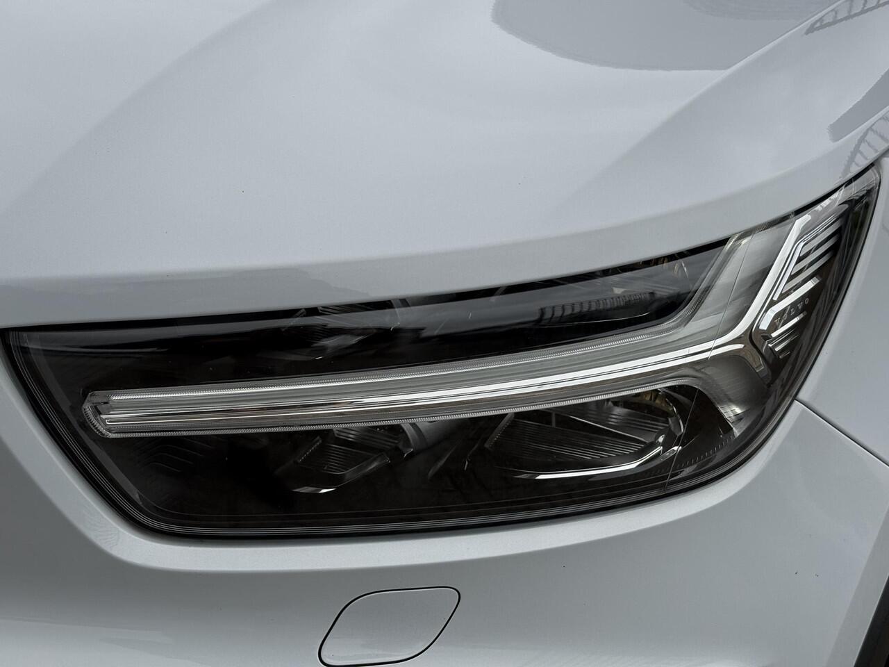 Volvo XC40 Recharge P8 AWD R-Design | Blis | Adaptieve cruise controle | Memory | Camera | Warmte Pomp | Stoel + Stuur verwarming |