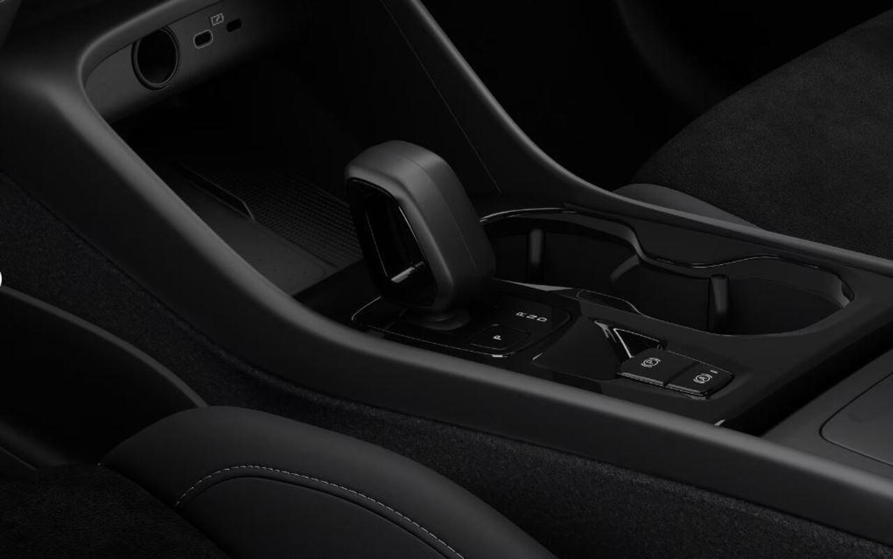 Volvo XC40 B4 211PK Automaat Plus Dark / Extra getint glas achter / Climate pack / Connect Nubuck bekleding