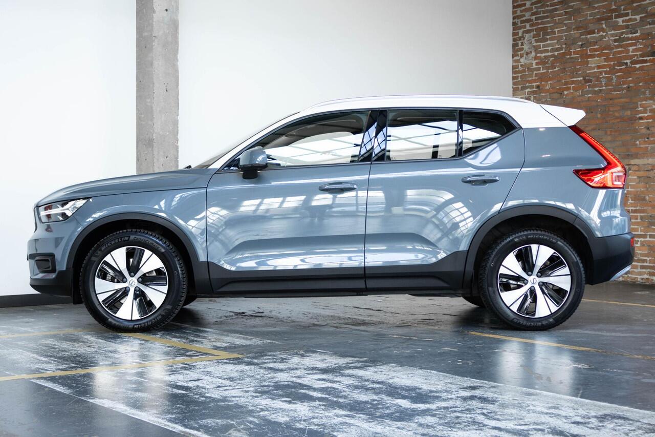 Volvo XC40 B4 Automaat Business Pro | Dealeronderhouden | Adaptive cruise control | BLIS | Zwarte Roofrails kan ook | Parkeercamera | Volvo on Call | Navigatie | 18'' Lichtmetalen velgen