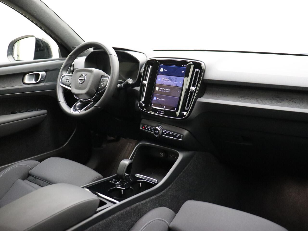 Volvo XC40 Recharge Core / El. Trekhaak / Metallic Lak / Zitting Verlenging / 19'' + All Season banden / PDC + Camera / Lane Keeping Aid /