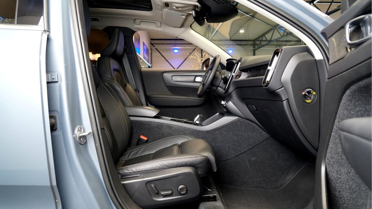 Volvo XC40 1.5 T4 Plug-in Hybrid 155kW/211pk DCT7 Ultimate FACELIFT! PANORAMADAK + HARMAN/KARDON + ADAPT.CRUISE + PILOT ASSIST + NAVI SENSUS + BLIS + LANE ASSIST + EL.STOELEN + STOEL-&STUURVERWARMING + CAMERA + KEYLESS + PARKSENSOREN V&A + 19" LM-VELGEN!!